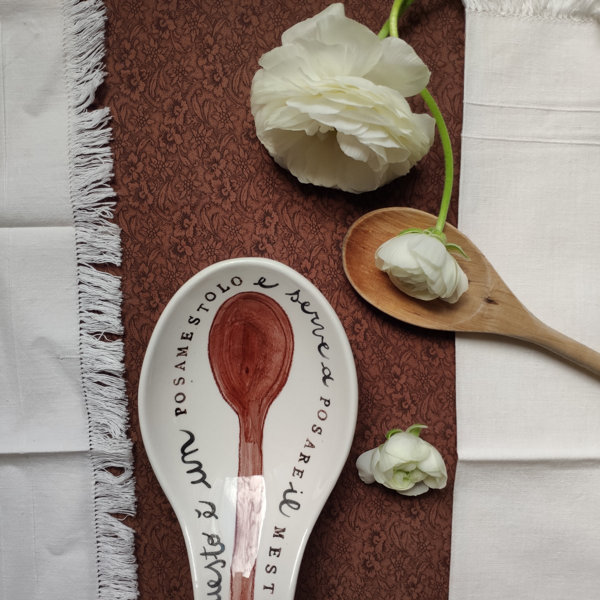 POSAMESTOLO - QUESTO È UN POSAMESTOLO E SERVE A POSARE IL MESTOLO