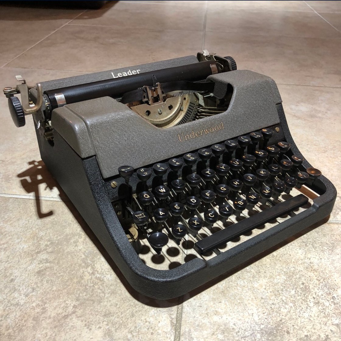 Image of 1951 Underwood Leader Typewriter