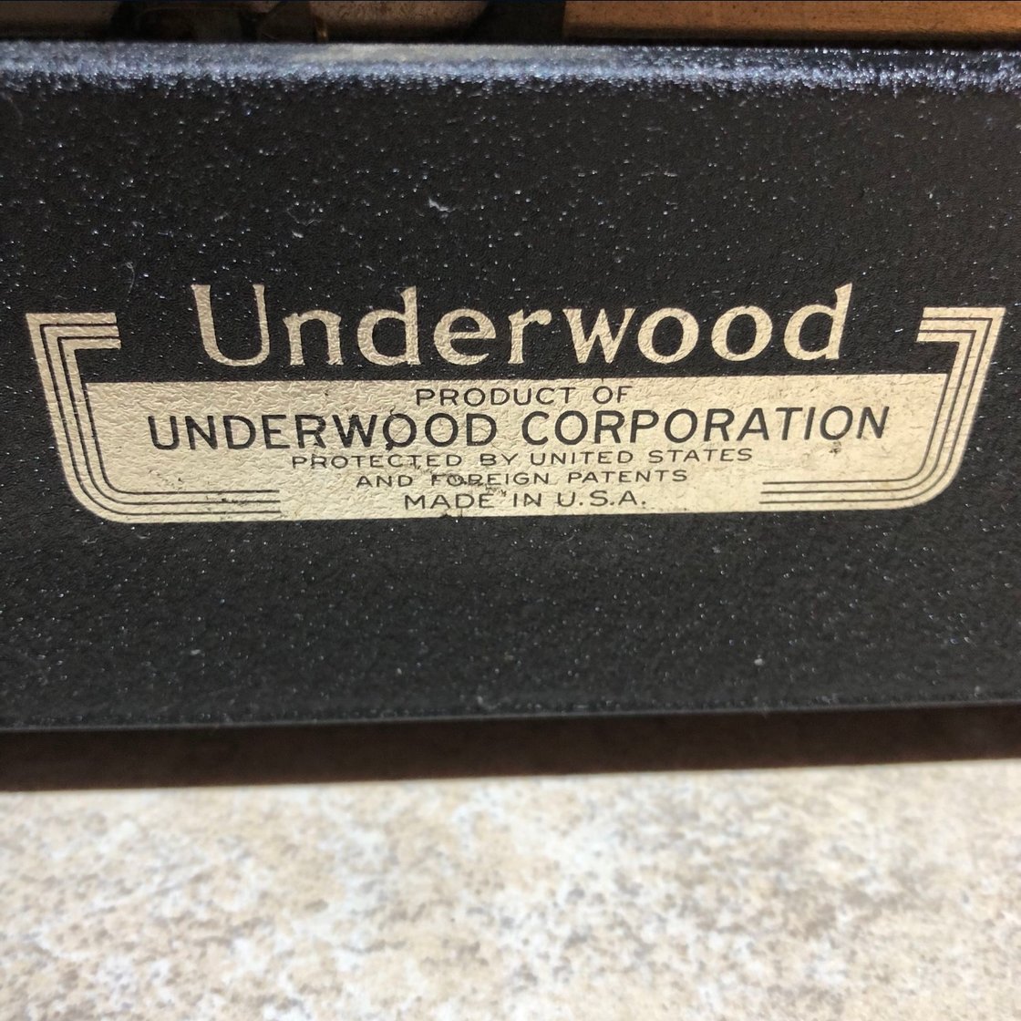 Image of 1951 Underwood Leader Typewriter 