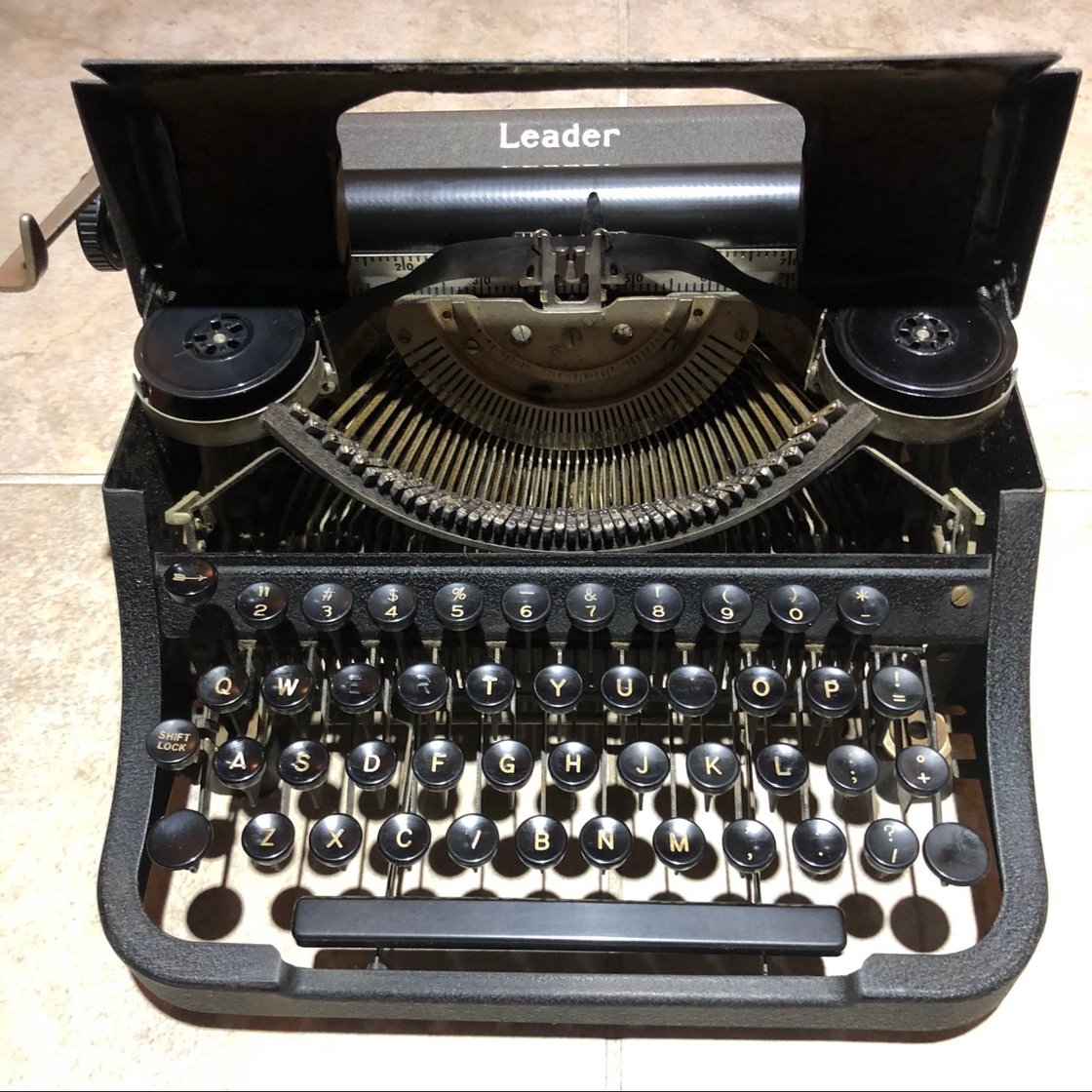 Image of 1951 Underwood Leader Typewriter 