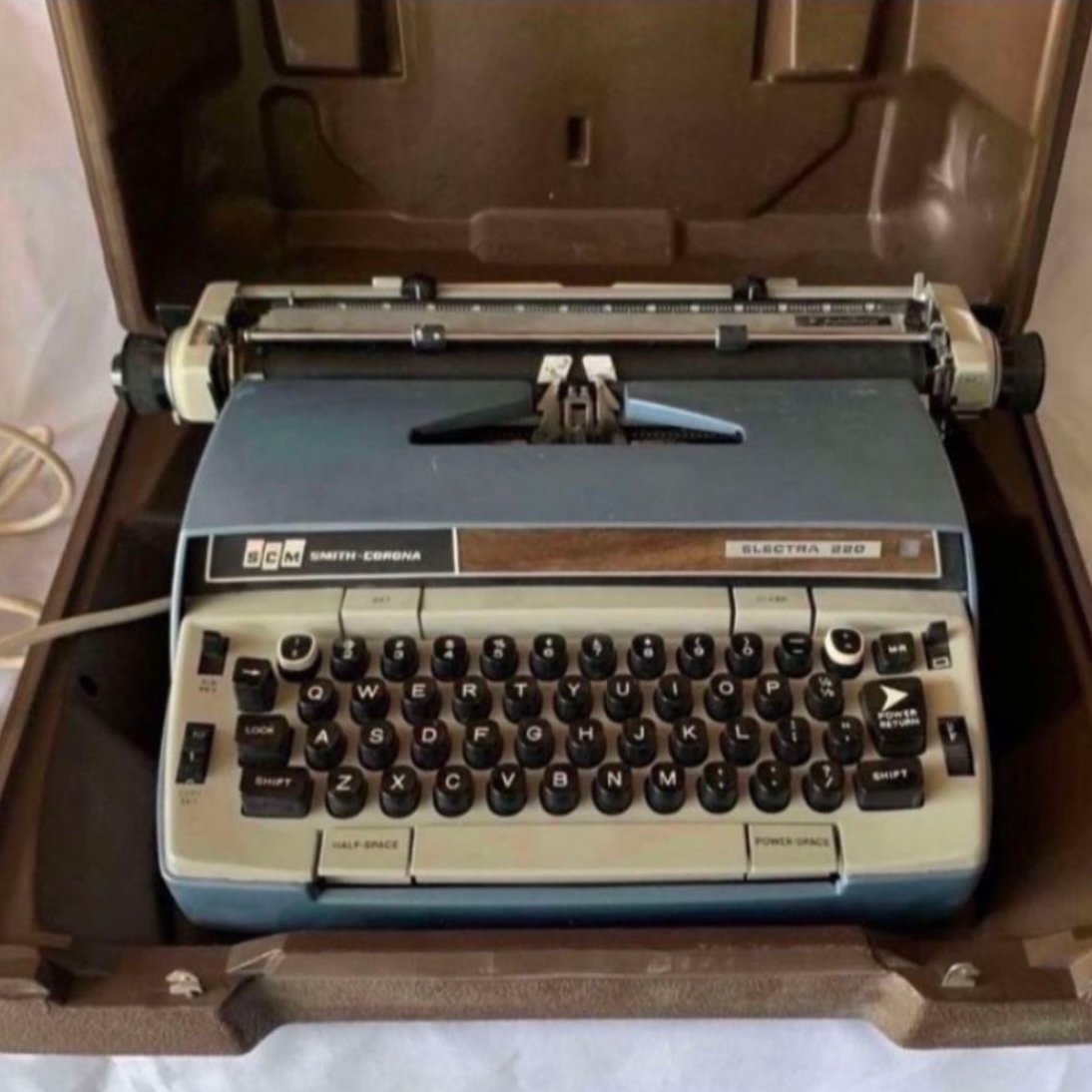 Image of 1970's Vintage Smith Corona Electra 220 Electric Typewriter With Case & Manual