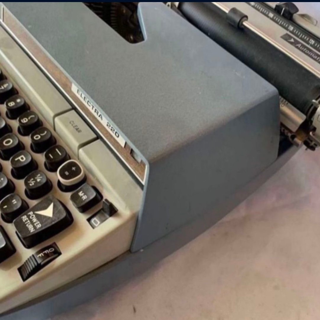 Image of 1970's Vintage Smith Corona Electra 220 Electric Typewriter With Case & Manual