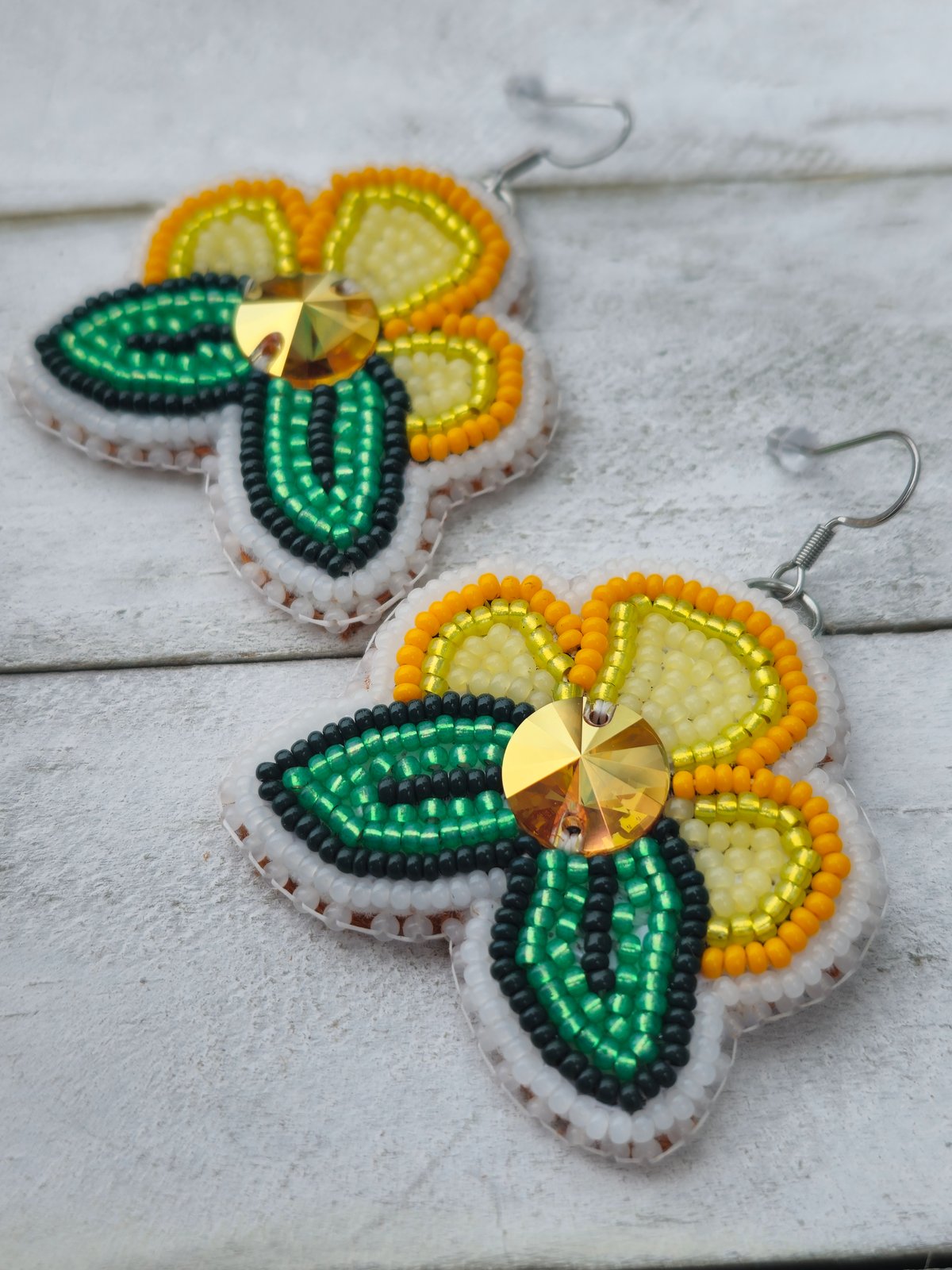 Native american beaded store flower earrings