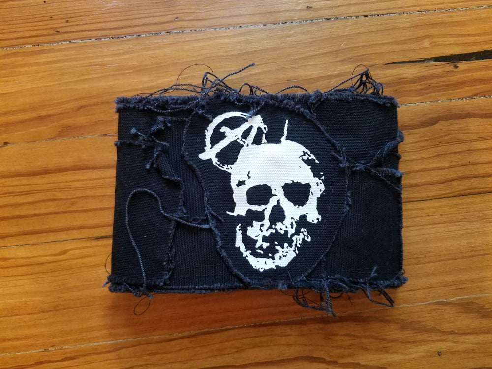 Disclose Skull Armband
