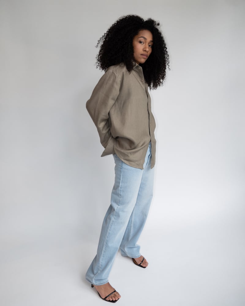 Image of OY A Oversized Linen Cuff Shirt in Ash