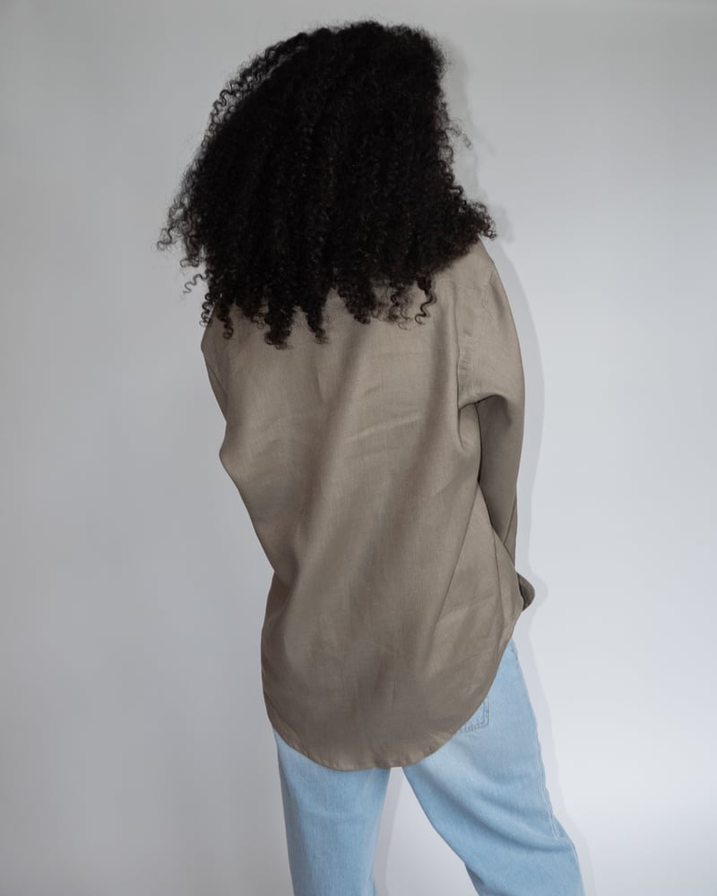Image of OY A Oversized Linen Cuff Shirt in Ash