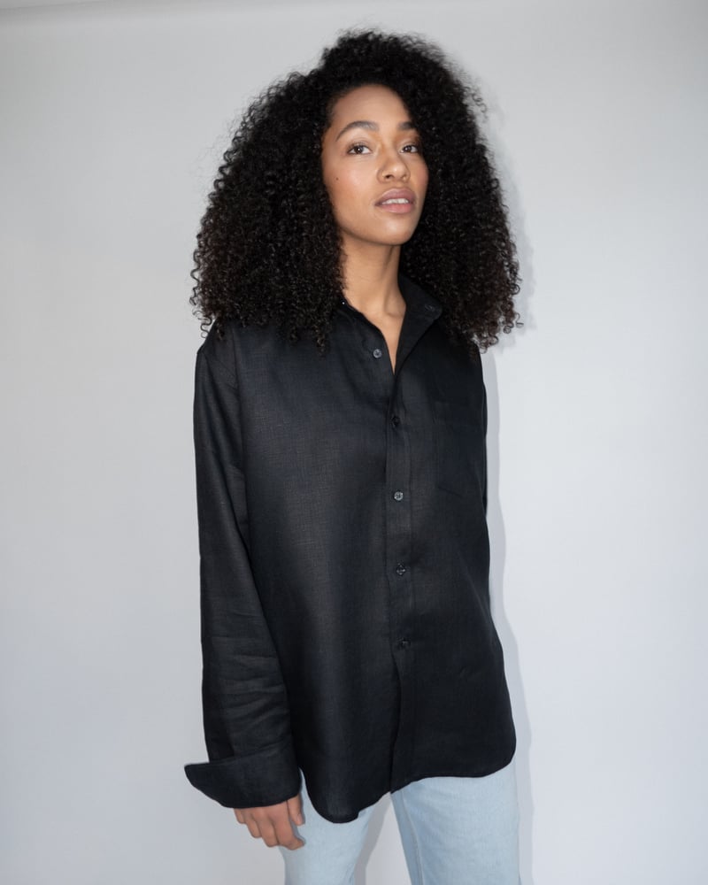 Image of OY A Oversized Linen Cuff Shirt in Black