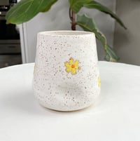 Image 2 of Daisy THUMB CUP PREORDER