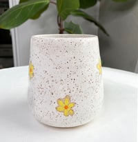 Image 3 of Daisy THUMB CUP PREORDER