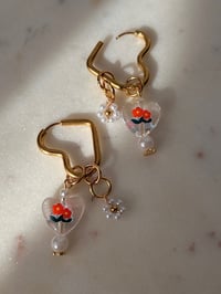 Image 4 of BUILDABLE FLOWER PEARL HEART EARRINGS 