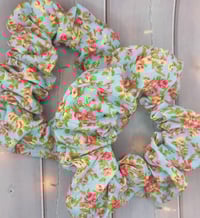 Vintage Floral Scrunchie 