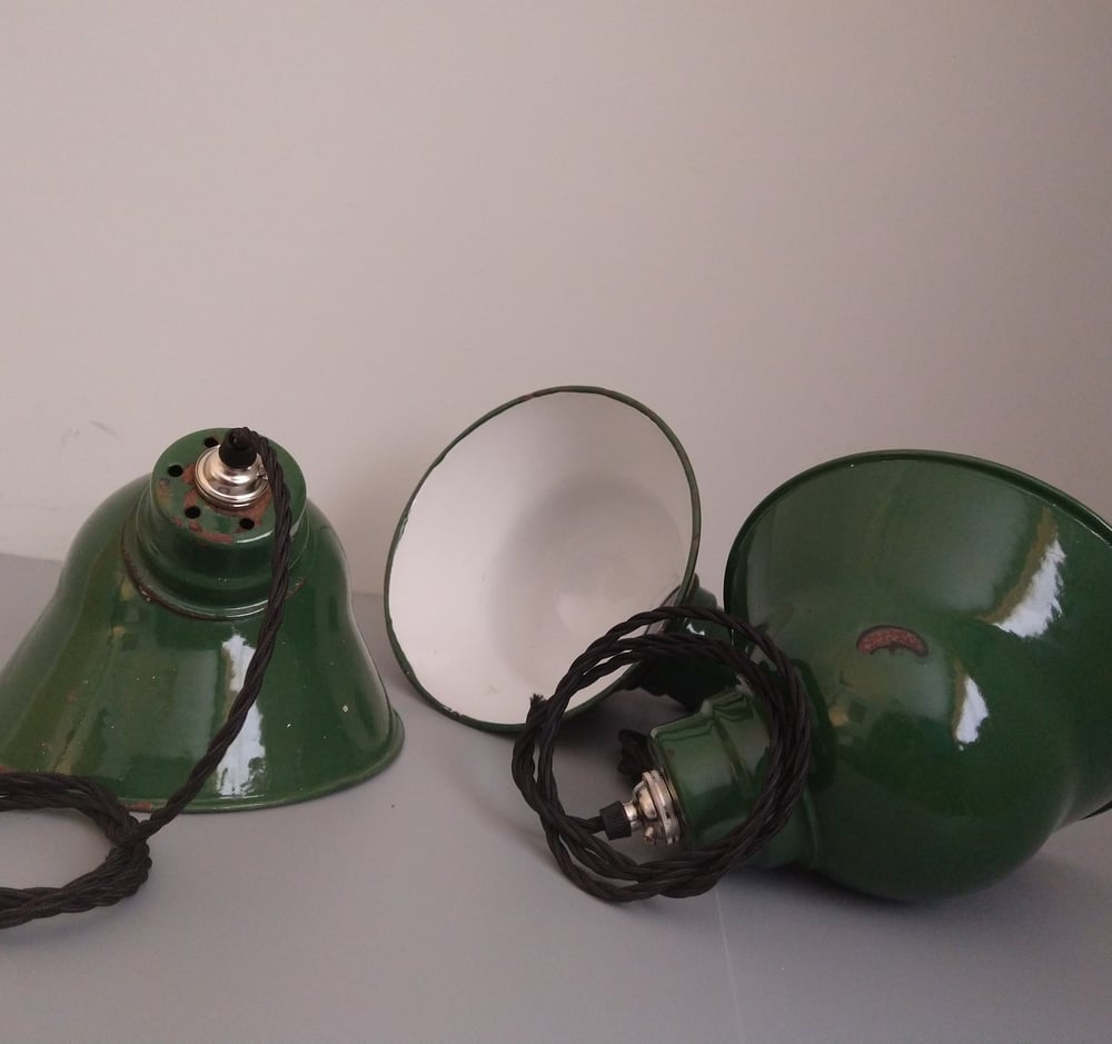 Image of Small green parabolic light