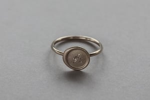 Image of 9ct gold seal initial ring