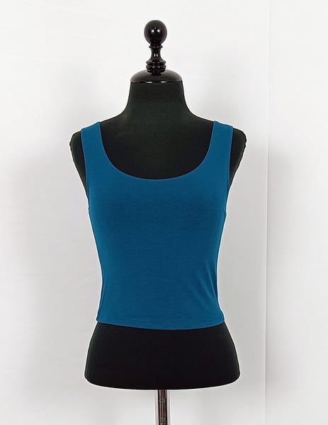 Image of CROP sin mangas (disponible en varios colores)