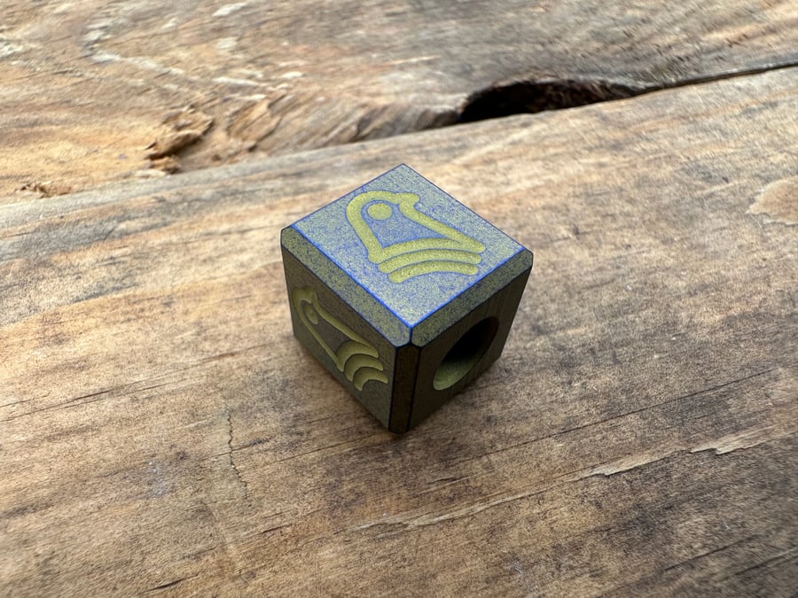 Image of Titanium Blue & Yellow Pigeon Head