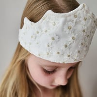Image 1 of Daisy embroidery crown