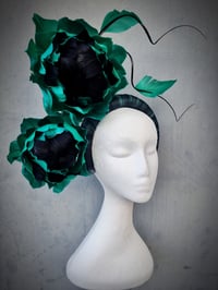 Image 2 of 'Scarlette' in Emerald, jade and black
