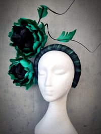Image 3 of 'Scarlette' in Emerald, jade and black