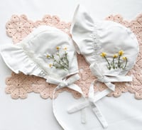 Image 1 of Hand Embroidered daisy / daffodil bonnet