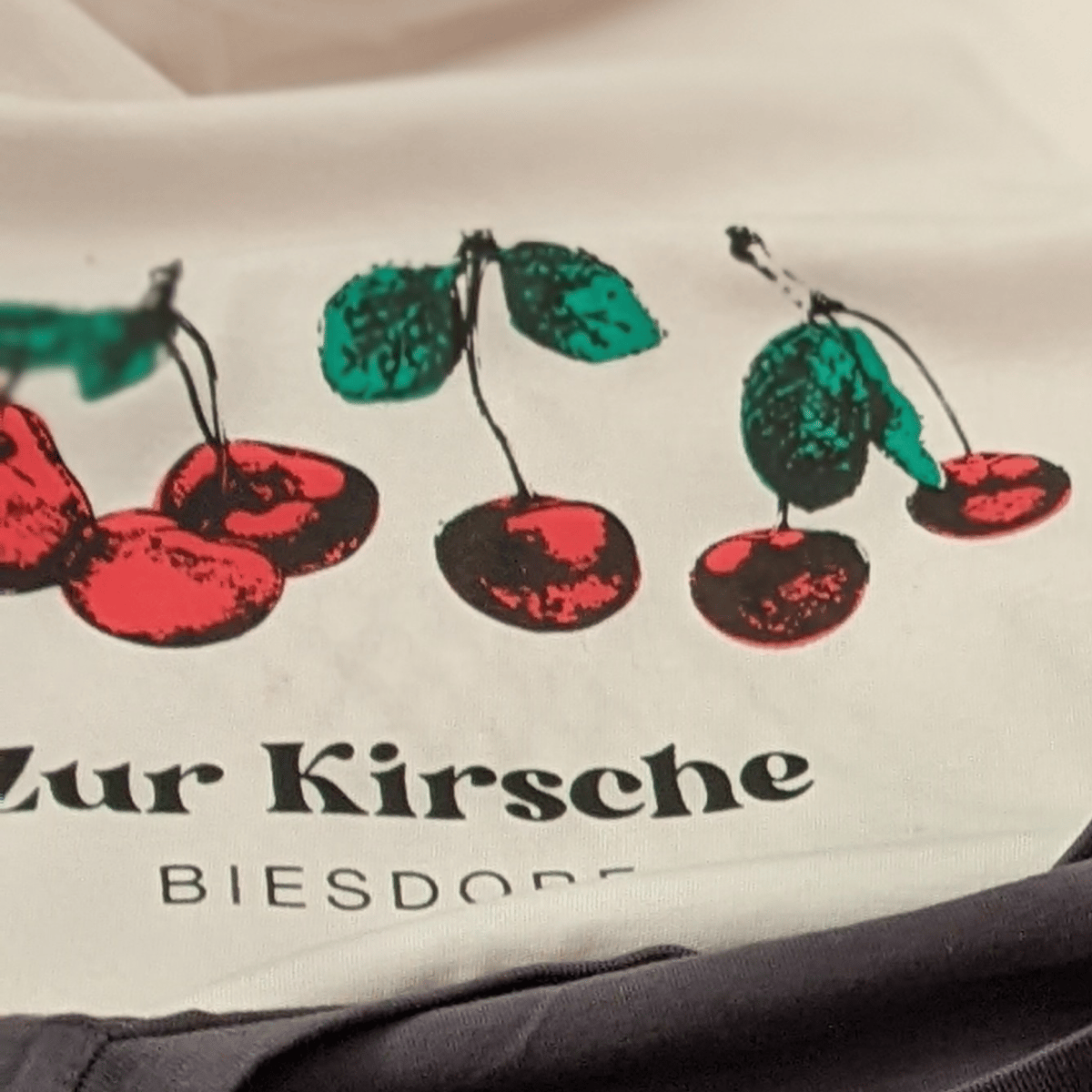 T-Shirt – Zur Kirsche – unisex