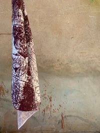 Image 2 of SATIN FOULARD POURPRE SCRIBE