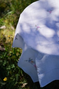 Image 4 of Petite nappe brodée