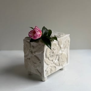 Image of Leathwood Box Vase (4232)