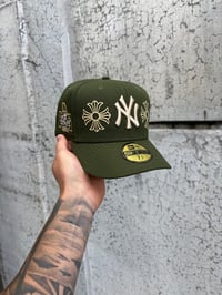 Image 1 of OLIVE CREAM NEW YORK YANKEES CUSTOM FITTED CAP