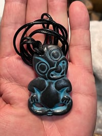 Hei' Hei Tiki Pendant - Black/Blue Rub