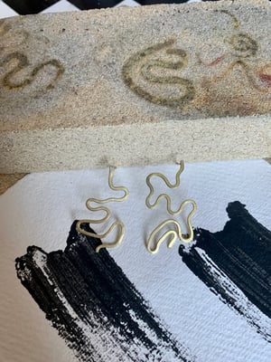 Image of ‘Intuitive Movement’ hammered brass wiggly earrings