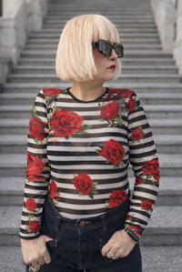 Image 2 of CAMISETA TUL ROSAS