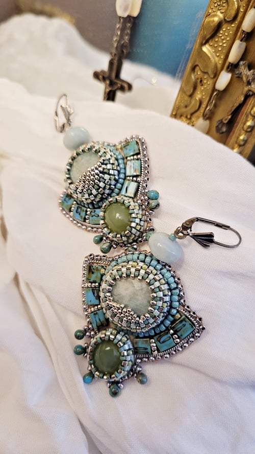 Image of Boucles d'oreilles brodées LAGON