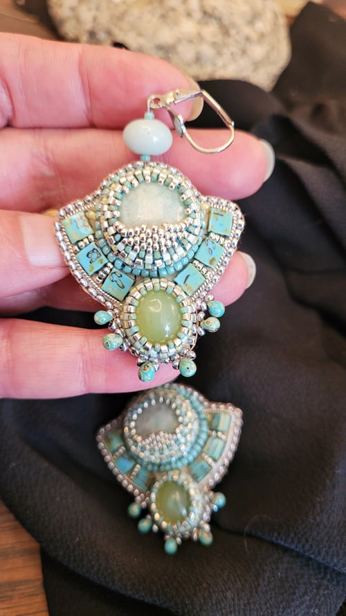 Image of Boucles d'oreilles brodées LAGON