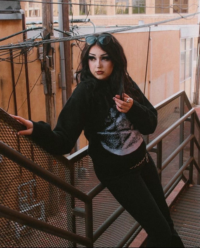 (U)mbra Cropped Knitted Sweater Image 4