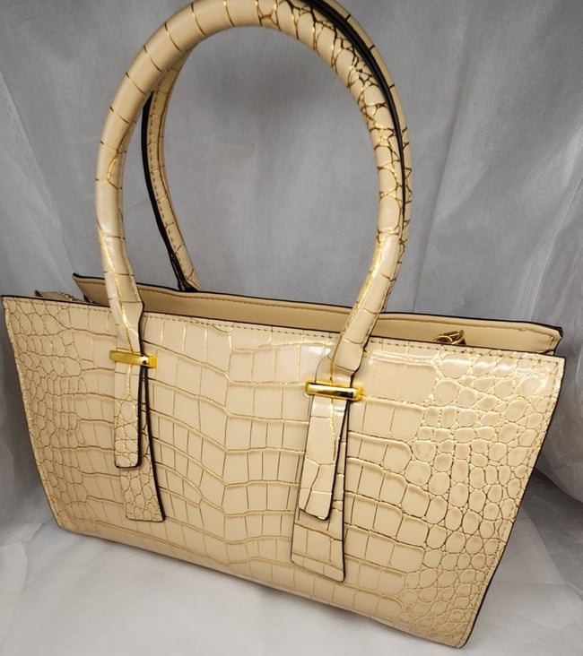  Handbag Luxurious Glossy look  beige and Gold
