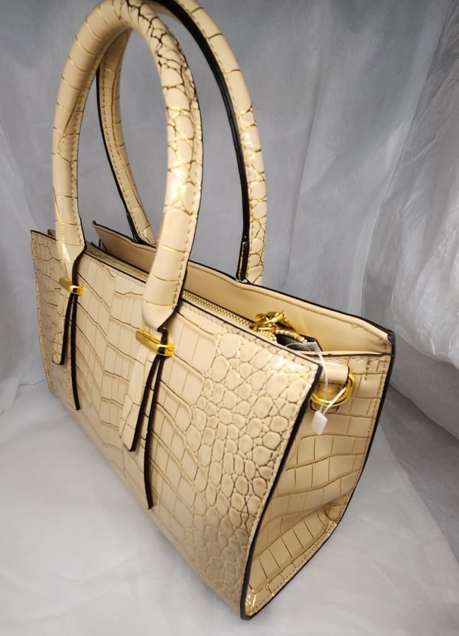  Handbag Luxurious Glossy look  beige and Gold