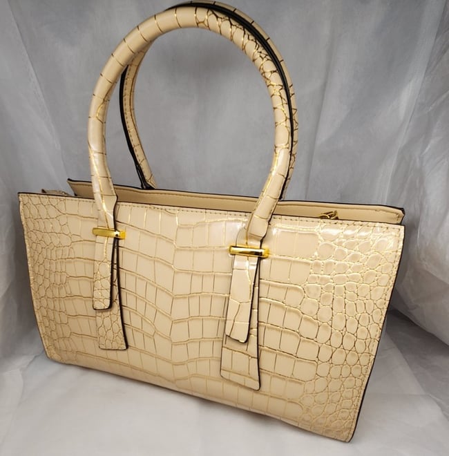  Handbag Luxurious Glossy look  beige and Gold