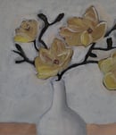 Image 3 of Branche de magnolia en vase