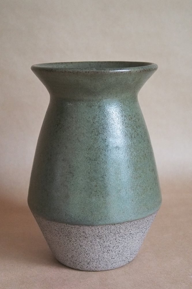 Image of Tēina vase - Pōuriuri