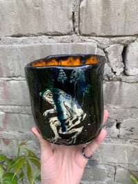 Image 1 of a silent frog plant pot
