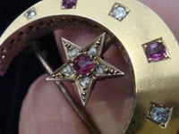 Image 4 of ORIGINAL EDWARDIAN 9CT YELLOW GOLD NATURAL RUBY DIAMOND CRESCENT STAR BROOCH