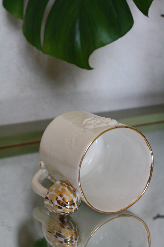 Porcelāna krūze ar sēni