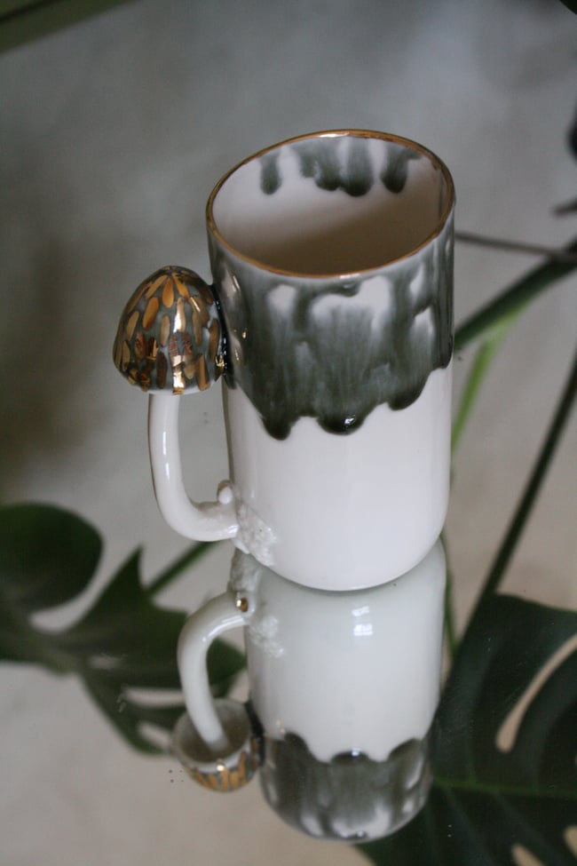 Porcelāna krūze ar sēni zaļa