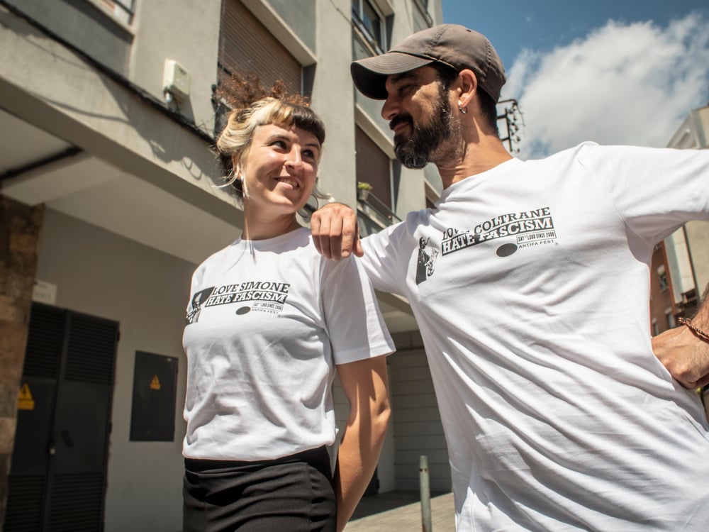 SAMARRETA // CAMISETA // T-SHIRT - LOVE NINA SIMONE / JOHN COLTRANE HATE FASCISM  BLANCA