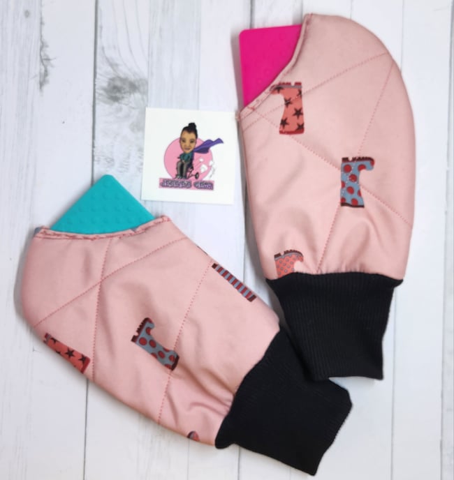 "Chew on" hand glove