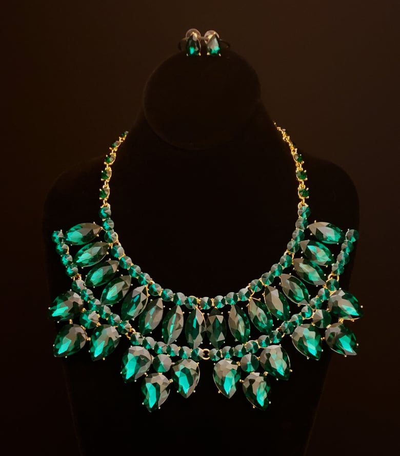 Image of Green Beauty Necklace Set