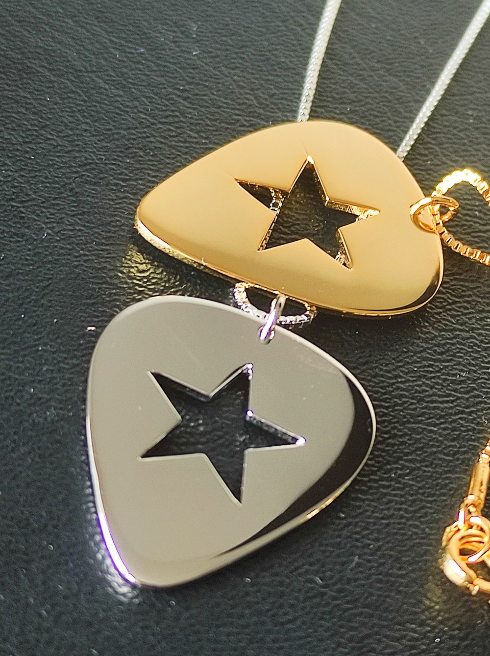 Silver Guitar Pick Star Pendant and Box Chain (925 Silver)