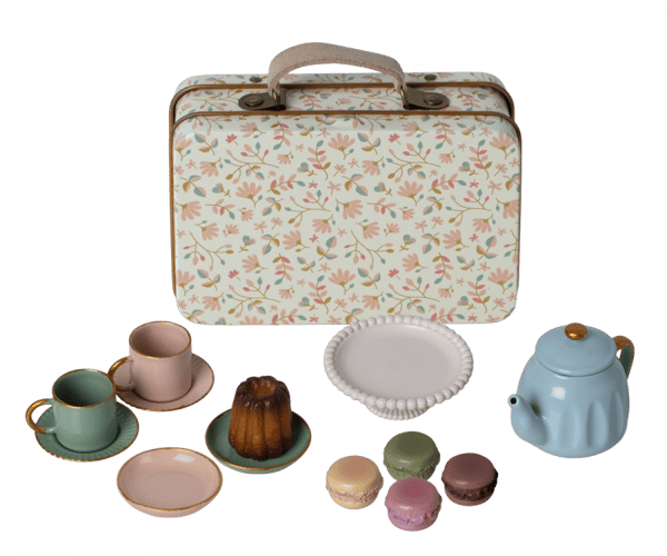 Image of Juego de té, pasteles y vajilla con maleta