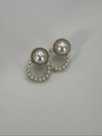 Mini pearl beaded stud 