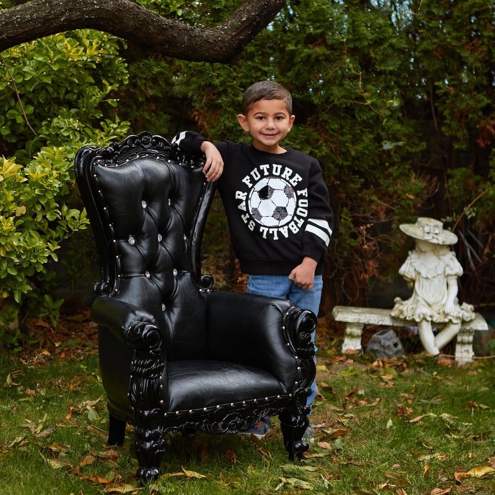 Black throne chair (Kids) ($80 base rental price)